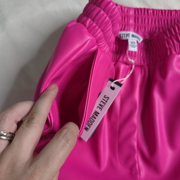 NwT Steve Madden Hot Pink Pleather Shorts Size XS - Picture 5 of 6